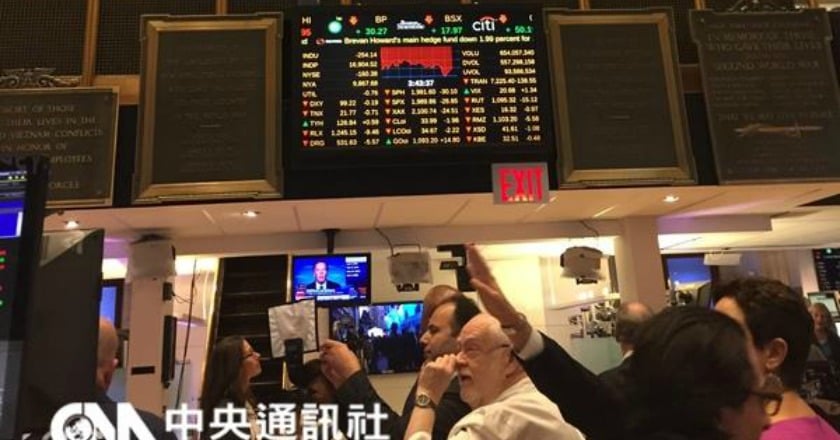 陸股風暴拖累 道瓊暴跌約400點